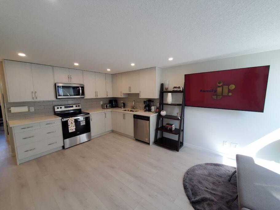 Apartamento Cozy Rockland Park Unit+Parking YYC Exterior foto