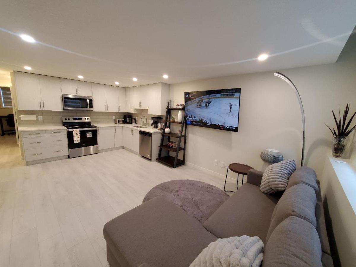 Apartamento Cozy Rockland Park Unit+Parking YYC Exterior foto